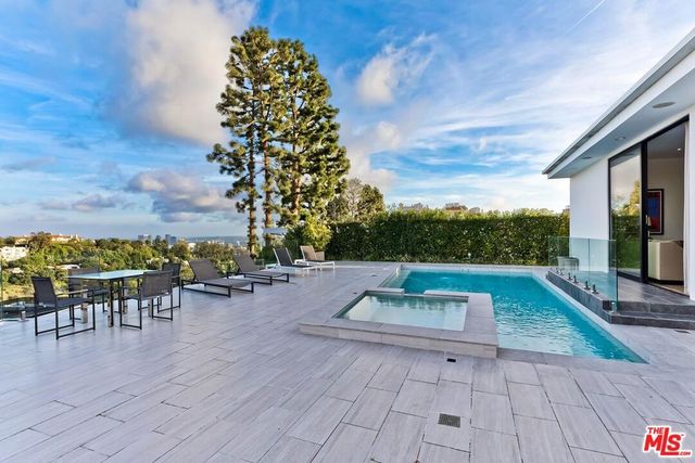 920 Linda Flora Drive, Los Angeles, CA 90049