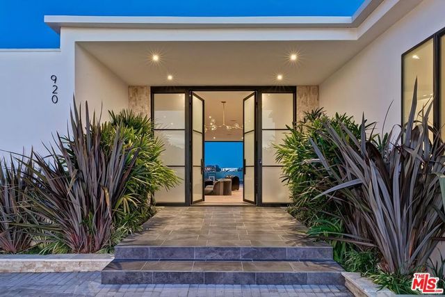 920 Linda Flora Drive, Los Angeles, CA 90049