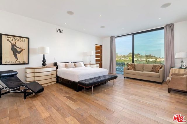 920 Linda Flora Drive, Los Angeles, CA 90049