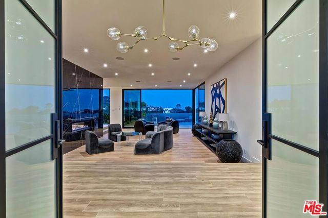 920 Linda Flora Drive, Los Angeles, CA 90049