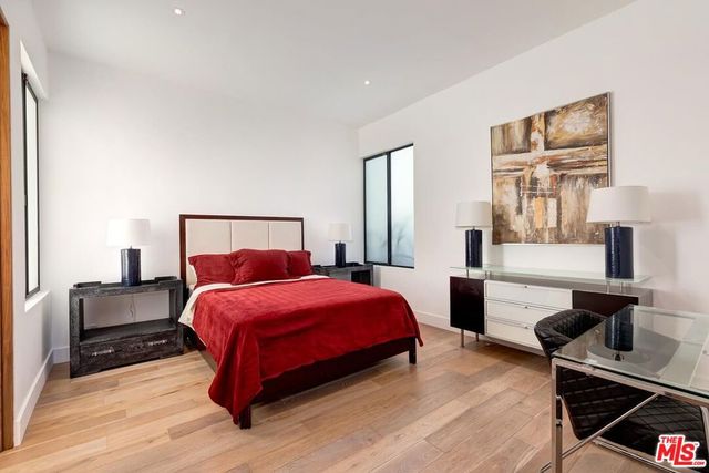 920 Linda Flora Drive, Los Angeles, CA 90049