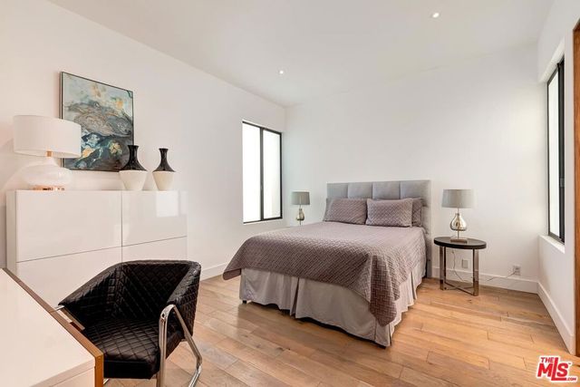 920 Linda Flora Drive, Los Angeles, CA 90049