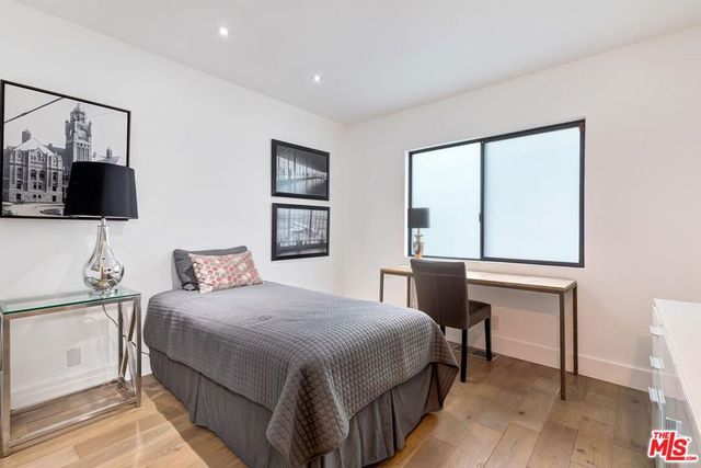 920 Linda Flora Drive, Los Angeles, CA 90049