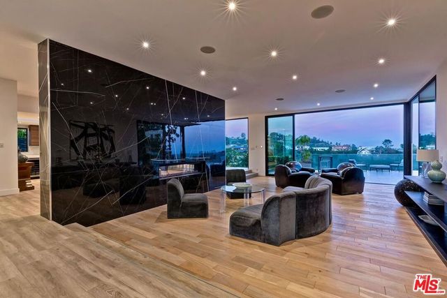 920 Linda Flora Drive, Los Angeles, CA 90049