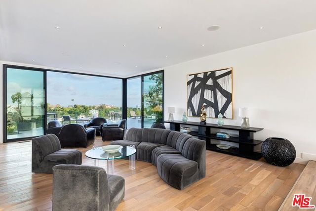 920 Linda Flora Drive, Los Angeles, CA 90049