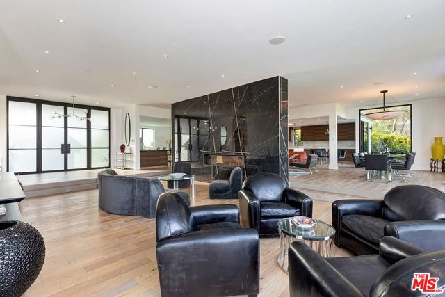 920 Linda Flora Drive, Los Angeles, CA 90049