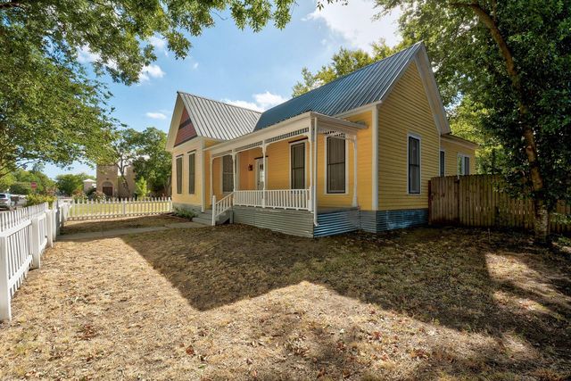 304 Olive ST, Smithville, TX 78957