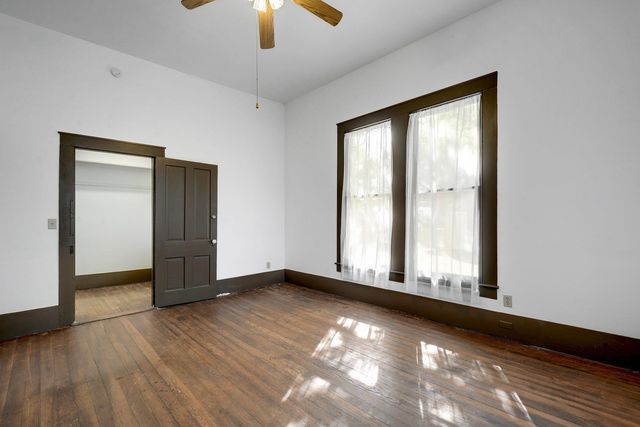 304 Olive ST, Smithville, TX 78957