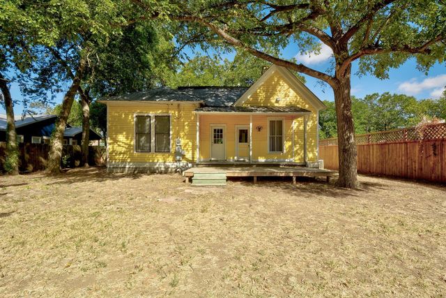 304 Olive ST, Smithville, TX 78957