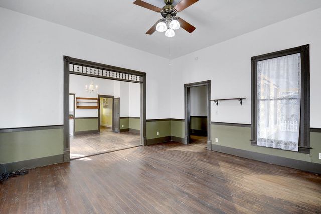 304 Olive ST, Smithville, TX 78957