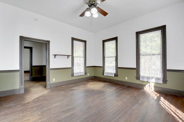 304 Olive ST, Smithville, TX 78957