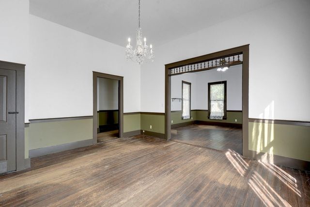 304 Olive ST, Smithville, TX 78957