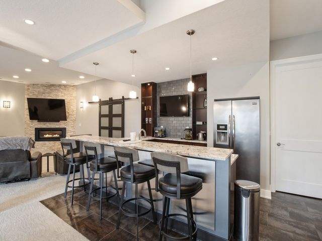 9003 NW 73rd Place, Johnston, IA 50131