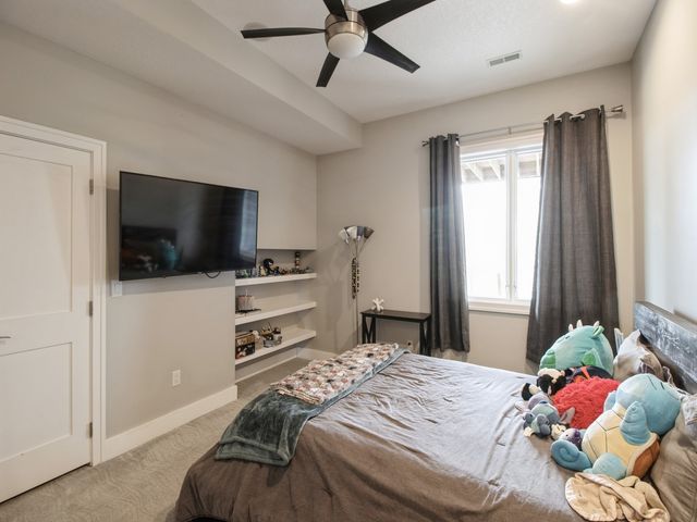 9003 NW 73rd Place, Johnston, IA 50131