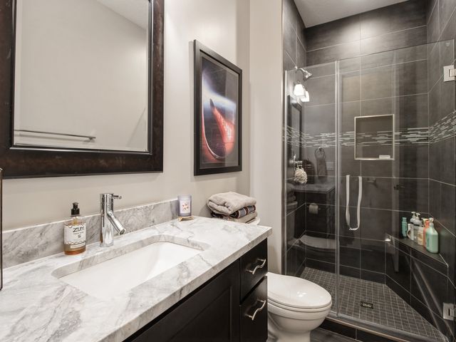 9003 NW 73rd Place, Johnston, IA 50131