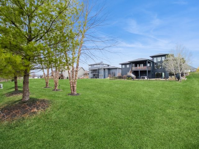 9003 NW 73rd Place, Johnston, IA 50131