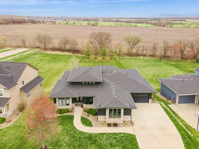 9003 NW 73rd Place, Johnston, IA 50131