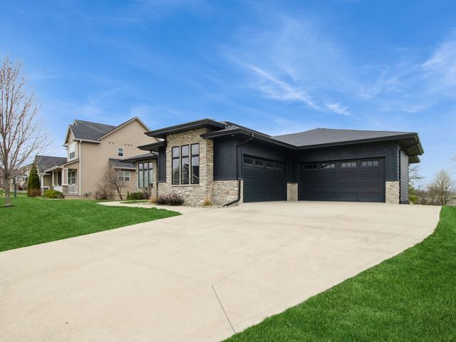 9003 NW 73rd Place, Johnston, IA 50131