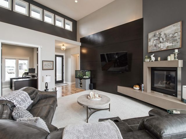9003 NW 73rd Place, Johnston, IA 50131