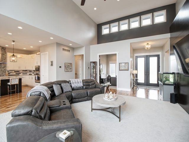 9003 NW 73rd Place, Johnston, IA 50131