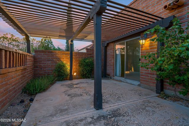 2722 E Avenida De Pueblo, Tucson, AZ 85718