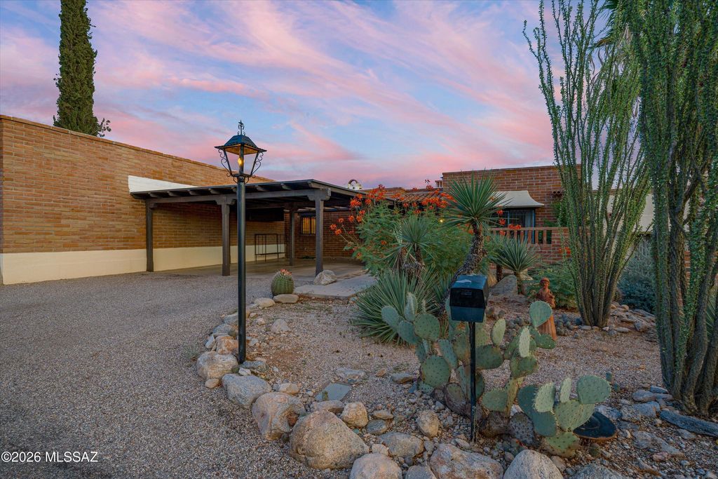 2722 E Avenida De Pueblo, Tucson, AZ 85718