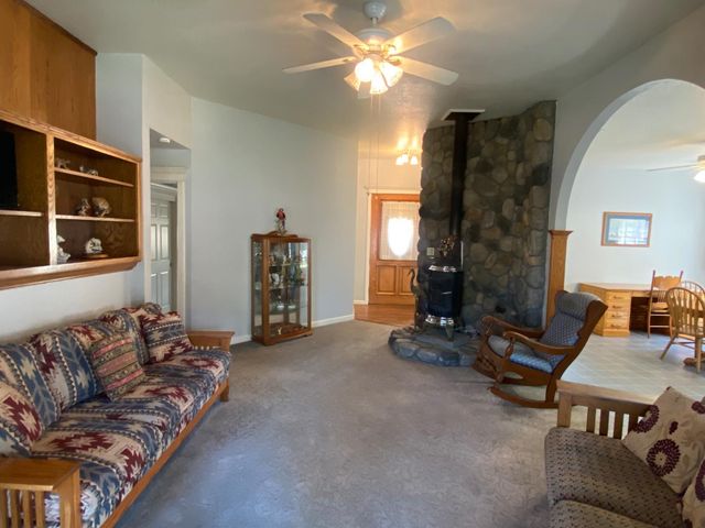 345 Riviera Way, Turlock, CA 95382