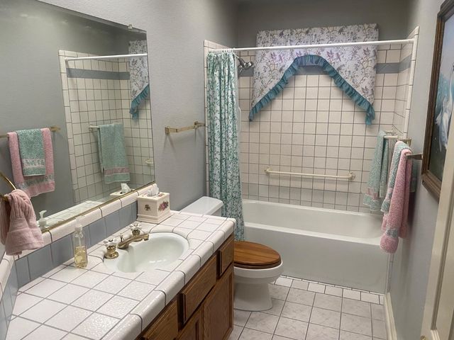 345 Riviera Way, Turlock, CA 95382