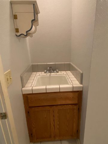 345 Riviera Way, Turlock, CA 95382