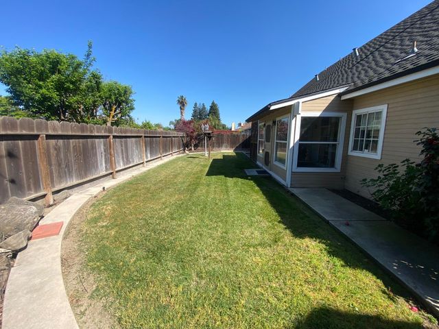 345 Riviera Way, Turlock, CA 95382