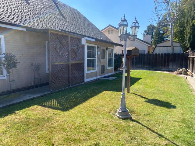 345 Riviera Way, Turlock, CA 95382