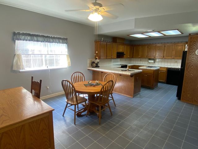 345 Riviera Way, Turlock, CA 95382