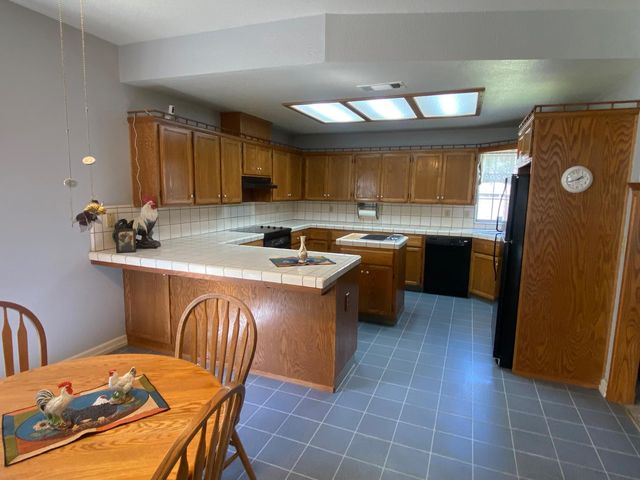 345 Riviera Way, Turlock, CA 95382