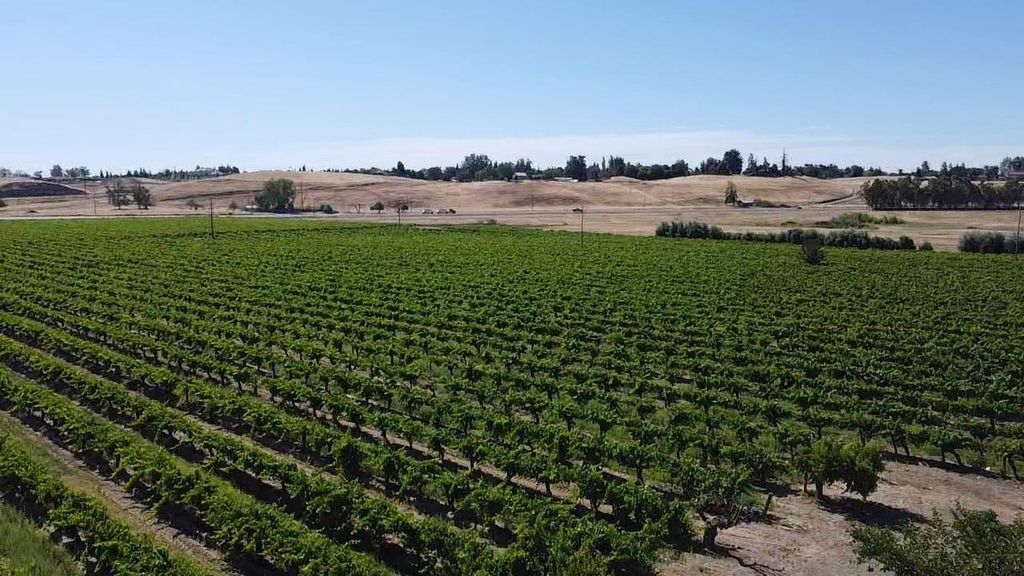 Image 11 of property listing at 0 Friant Ave, Clovis, CA 93619