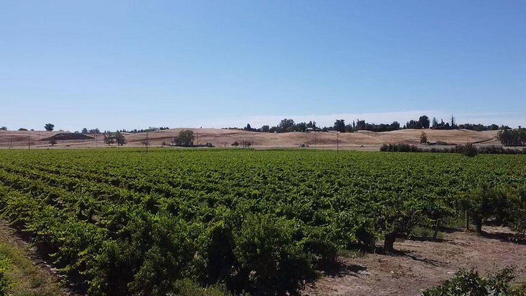 Image 6 of property listing at 0 Friant Ave, Clovis, CA 93619