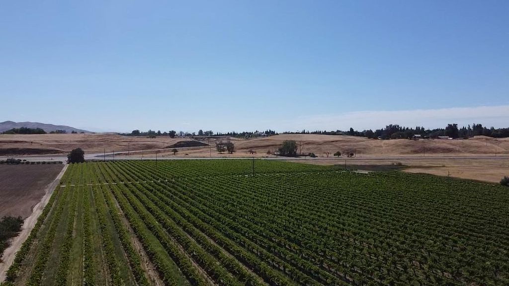 Image 7 of property listing at 0 Friant Ave, Clovis, CA 93619