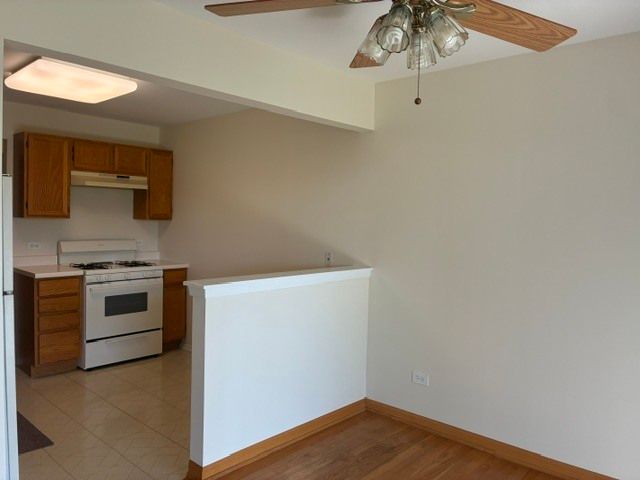 2857 Meadow Lane A, Schaumburg, IL 60193