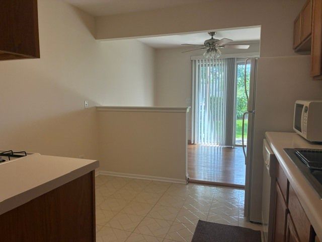 2857 Meadow Lane A, Schaumburg, IL 60193