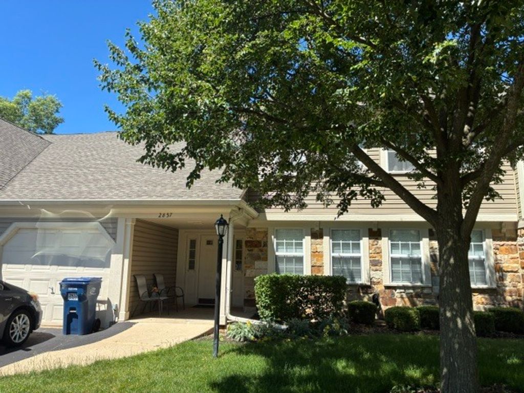 2857 Meadow Lane A, Schaumburg, IL 60193
