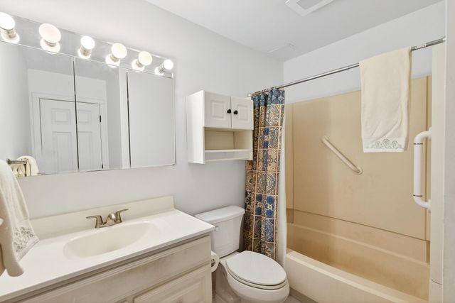 1304 W Medicine Lake Drive 119, Plymouth, MN 55441