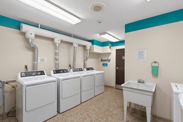 1304 W Medicine Lake Drive 119, Plymouth, MN 55441