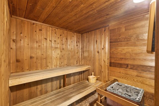 1304 W Medicine Lake Drive 119, Plymouth, MN 55441