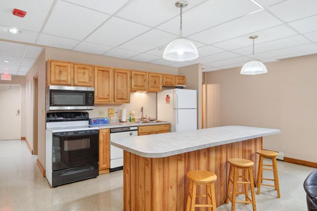 1304 W Medicine Lake Drive 119, Plymouth, MN 55441