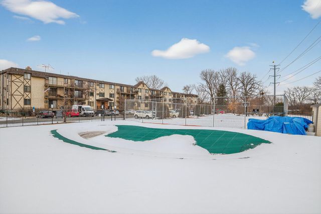 1304 W Medicine Lake Drive 119, Plymouth, MN 55441