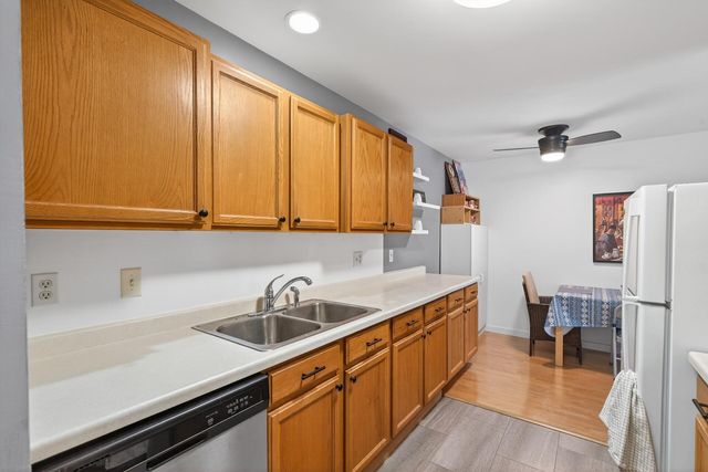 1304 W Medicine Lake Drive 119, Plymouth, MN 55441