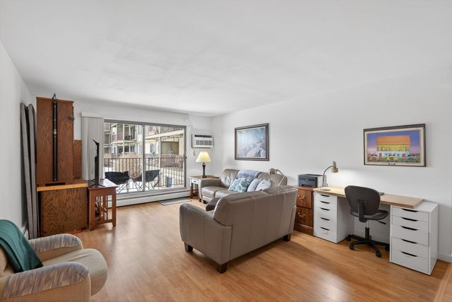 1304 W Medicine Lake Drive 119, Plymouth, MN 55441