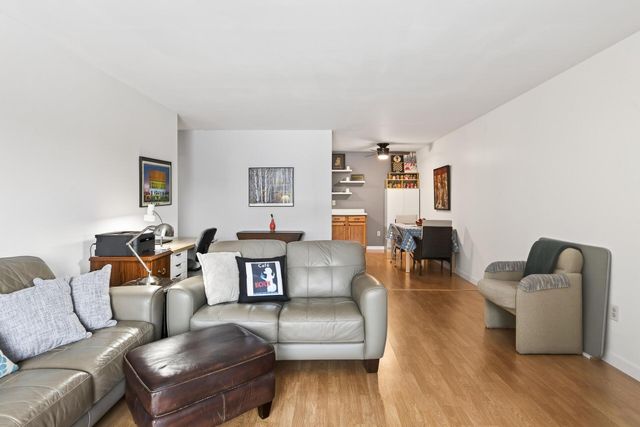 1304 W Medicine Lake Drive 119, Plymouth, MN 55441