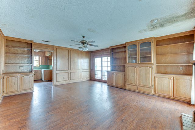 3057 Fm 1181, Ennis, TX 75119