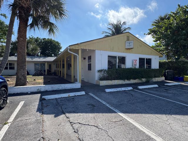 110 Cascade Lane 2, Palm Beach Shores, FL 33404