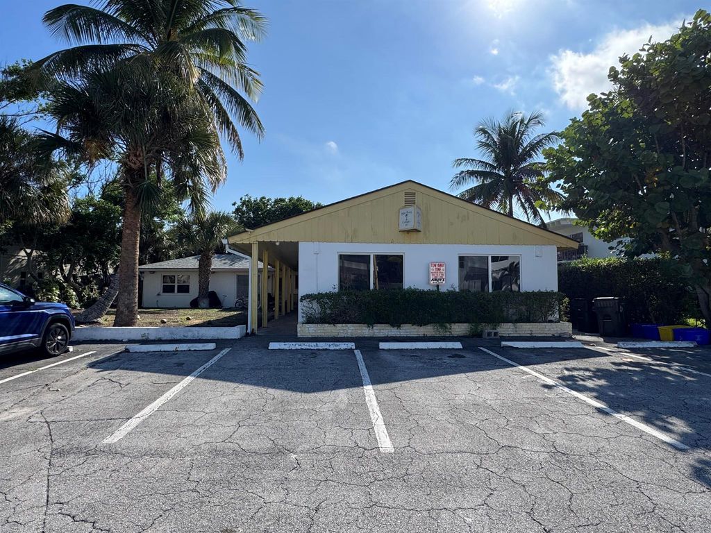 110 Cascade Lane 2, Palm Beach Shores, FL 33404